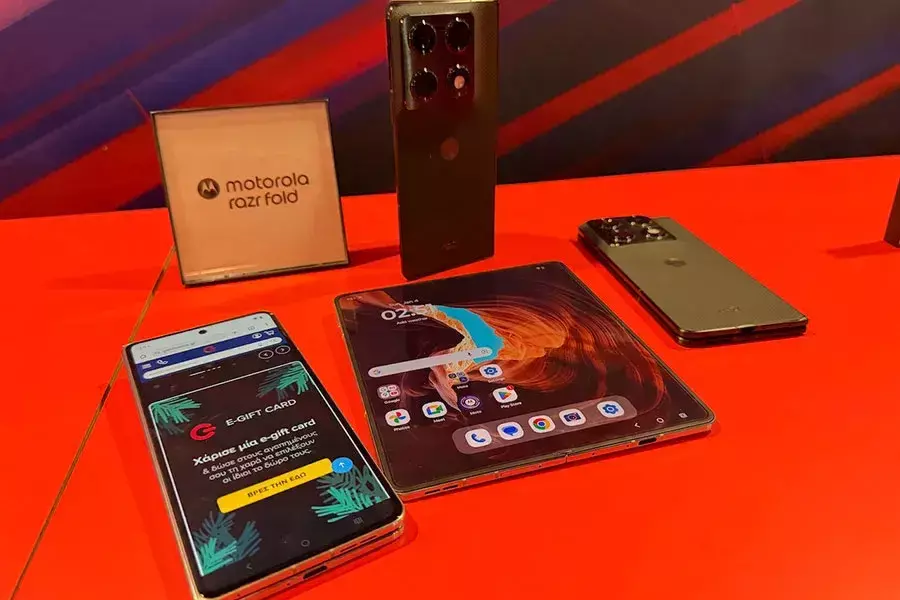 Τα smartphones που έφερε στη CES η MOTOROLA