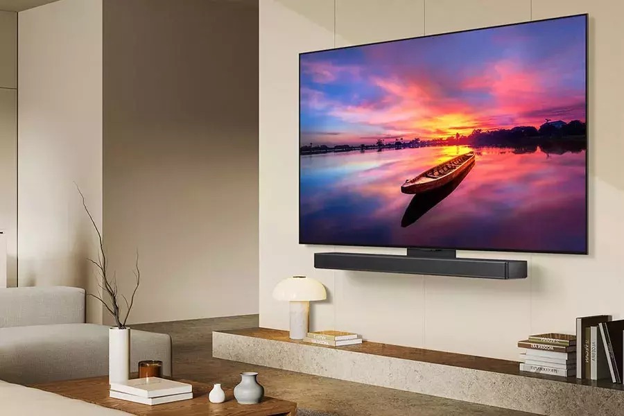 Μία μεγάλη τηλεόραση LG OLED σε ένα σαλόνι