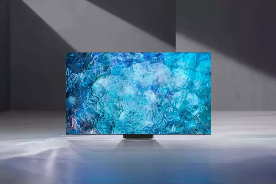 Μία Neo QLED της SAMSUNG