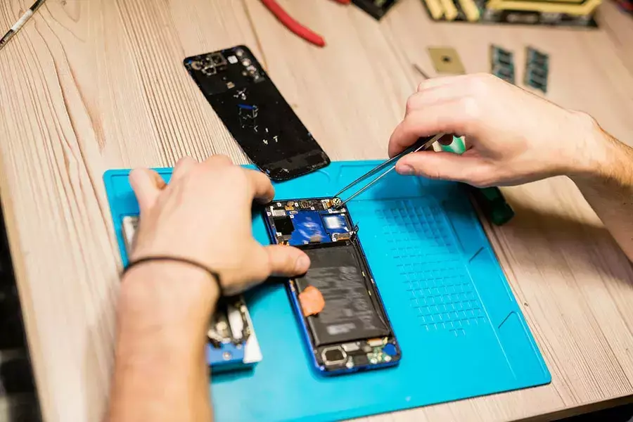 Πραγματοποιώντας μία επισκευή smartphone