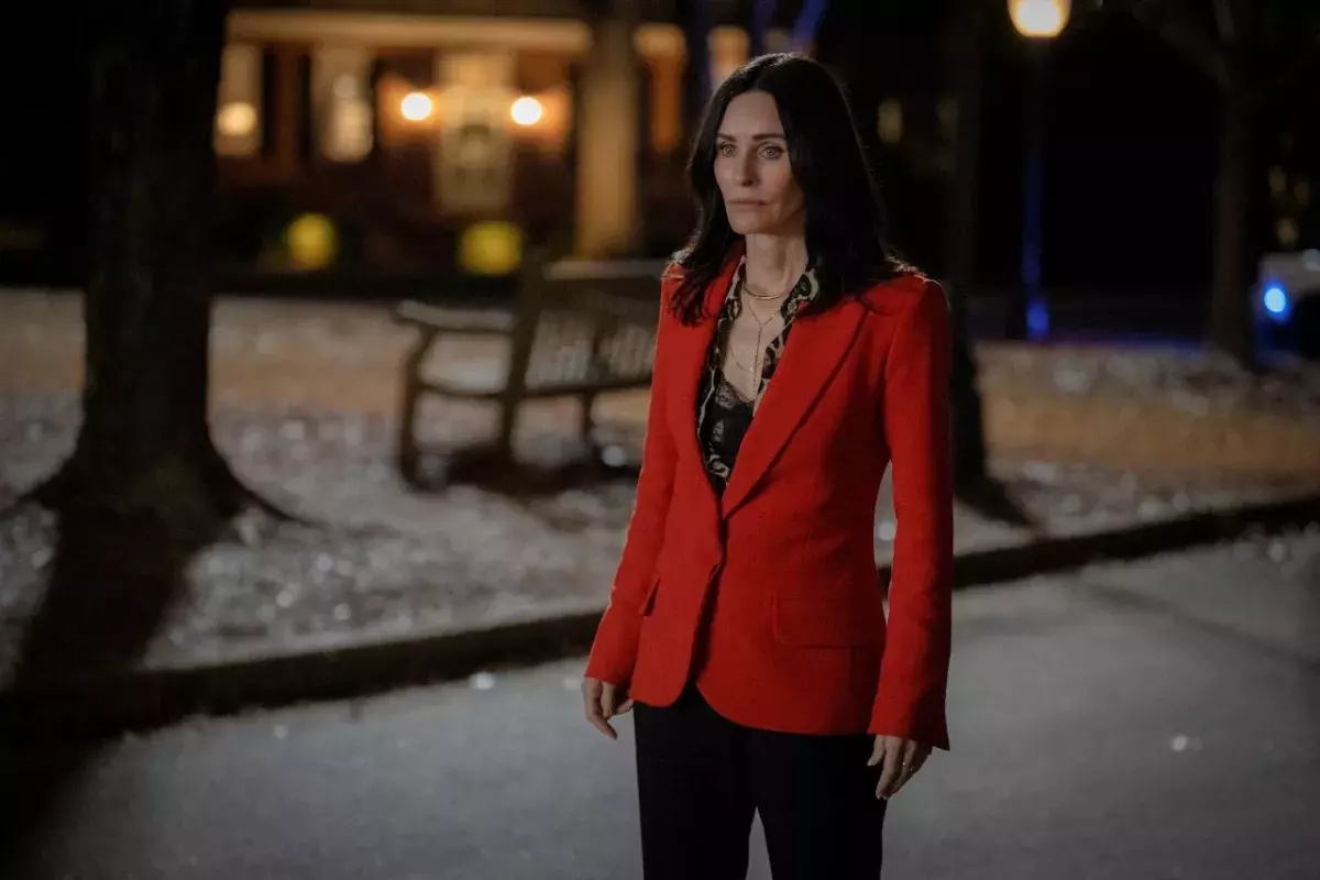 Η Κόρτνεϊ Κοξ ενσαρκώνει τη δημοσιογράφο Gale Weathers στο Scream 7 και έγινε η μόνη ηθοποιός που έχει εμφανιστεί και στις επτά ταινίες της σειράς