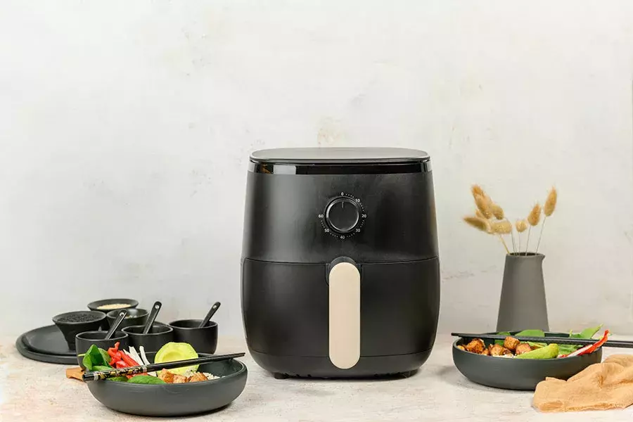 Ένα air fryer αποτελεί την πλέον ευέλικτη και αποτελεσματική λύση - φτάνει να διαλέξεις ένα μοντέλο που να ανταποκρίνεται στις ανάγκες του νοικοκυριού σου