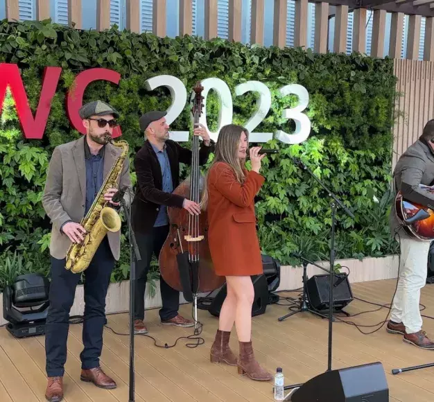 MWC 2023 band