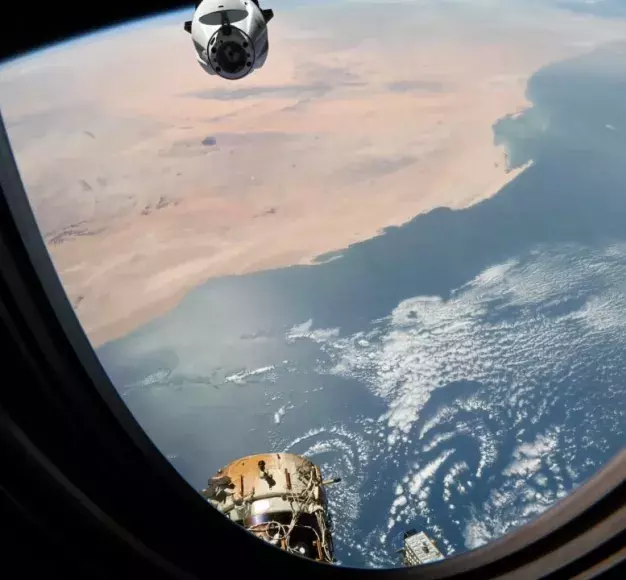 Το εντυπωσιακό time-lapse της πρόσδεσης του SpaceX Dragon στον ISS όπως το κατέγραψε αστροναύτης ...