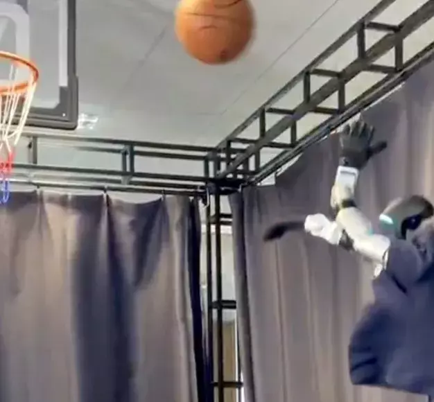 Ερευνητές του Χονγκ Κονγκ εκπαιδεύουν ανθρωποειδές ρομπότ να σουτάρει στο καλάθι