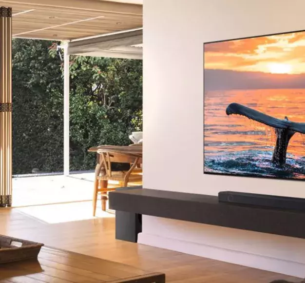 Μία εντυπωσιακή τηλεόραση SAMSUNG Neo QLED σε ένα σαλόνι