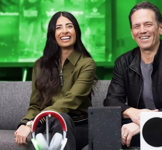 Ο Phil Spencer και η Asha Sharma