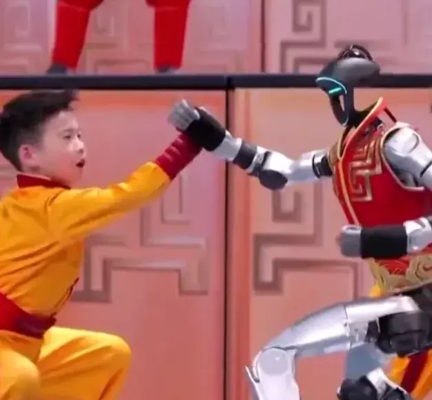 Ανθρωποειδή ρομπότ χόρεψαν και έκαναν backflips στη μεγαλύτερη τηλεοπτική εκπομπή της Κίνας