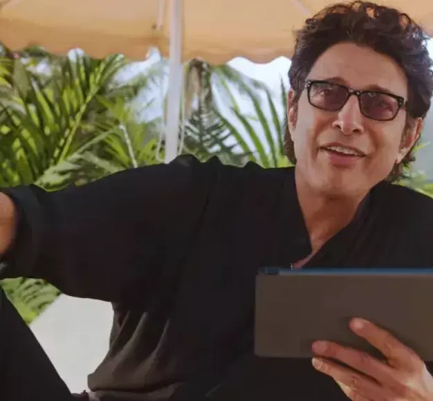 O Jeff Goldblum κρατά ένα... tablet στο Jurassic Park