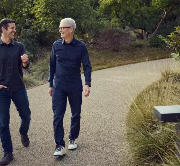 Νέα εποχή στην APPLE με CEO τον John Ternus και νέο ρόλο για τον Tim Cook