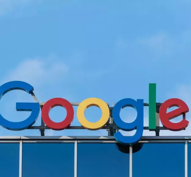 Πρόστιμο 890 εκατ. ευρώ στη GOOGLE από την ΕΕ για Search και Play Store