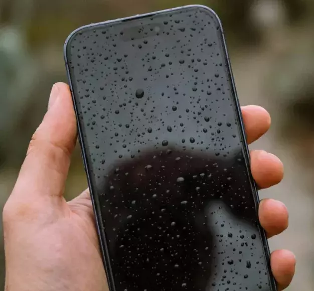 Πώς να προστατεύσεις το smartphone σου από πτώσεις, νερό και φθορές